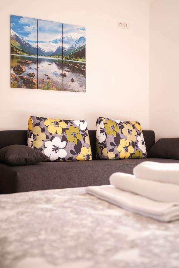 Apartments Edi & Tea มาลินสกา ภายนอก รูปภาพ