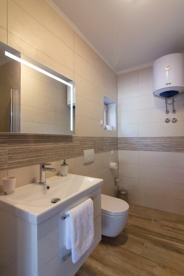 Apartments Edi & Tea มาลินสกา ภายนอก รูปภาพ